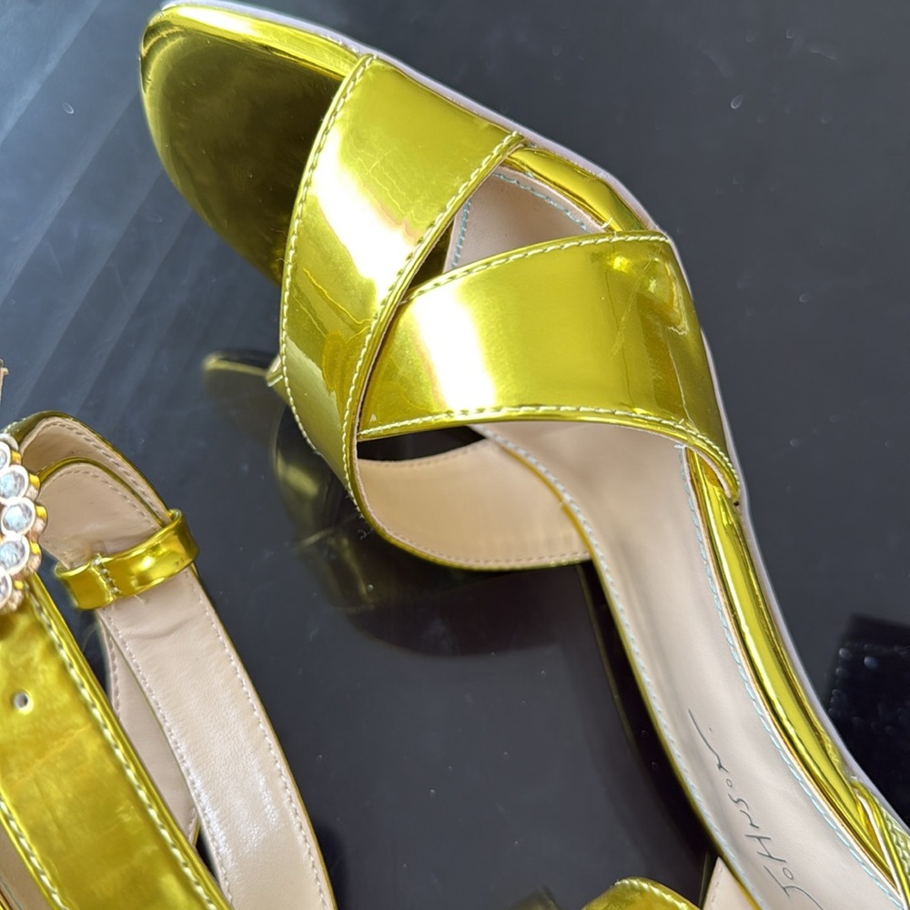 Betsey Johnson SB-Bell Yellow Gold Metallic Crystal Embellished Heel Sandals 8.5 - Picture 4 of 11